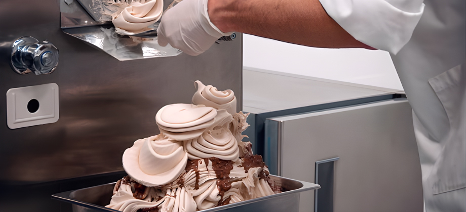 La pasteurización elimina patógenos, desnaturaliza proteínas y emulsiona grasas para textura cremosa Proceso de pasteurización de mezcla de helado