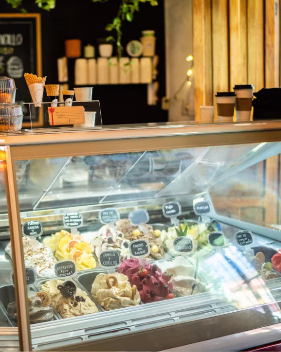 Vitrina profesional para helado artesanal con iluminación LED